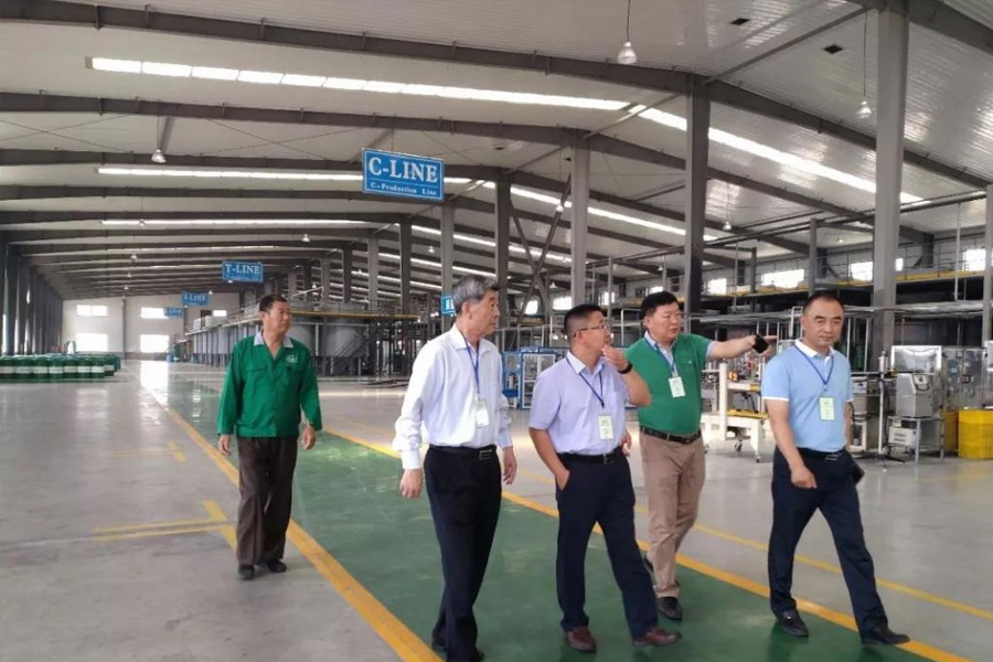 哈工大汽车学院专家教授一行来公司考察落实润滑油研发基地的合作项目事宜——以谋求达